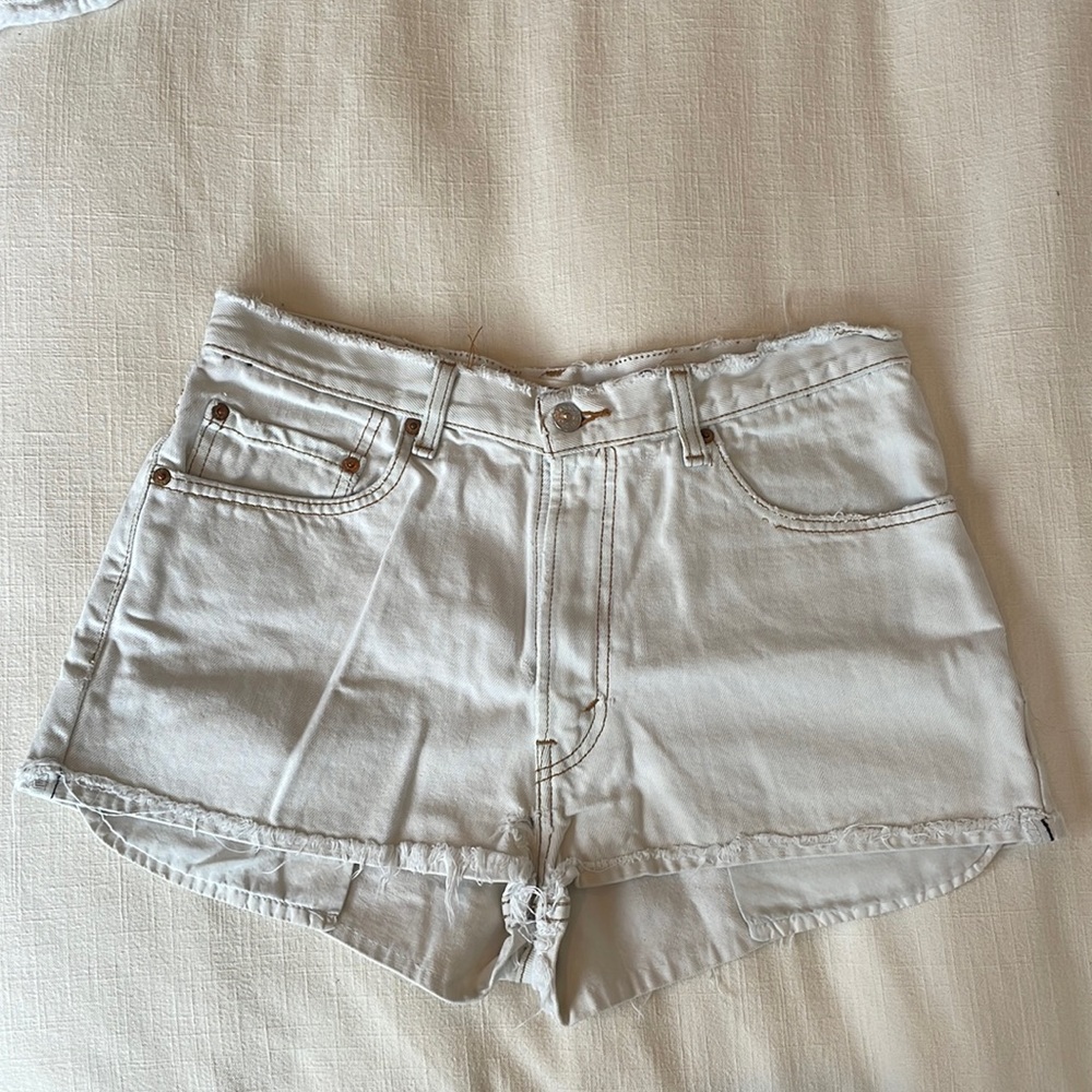 Levis 550 off white denim shorts